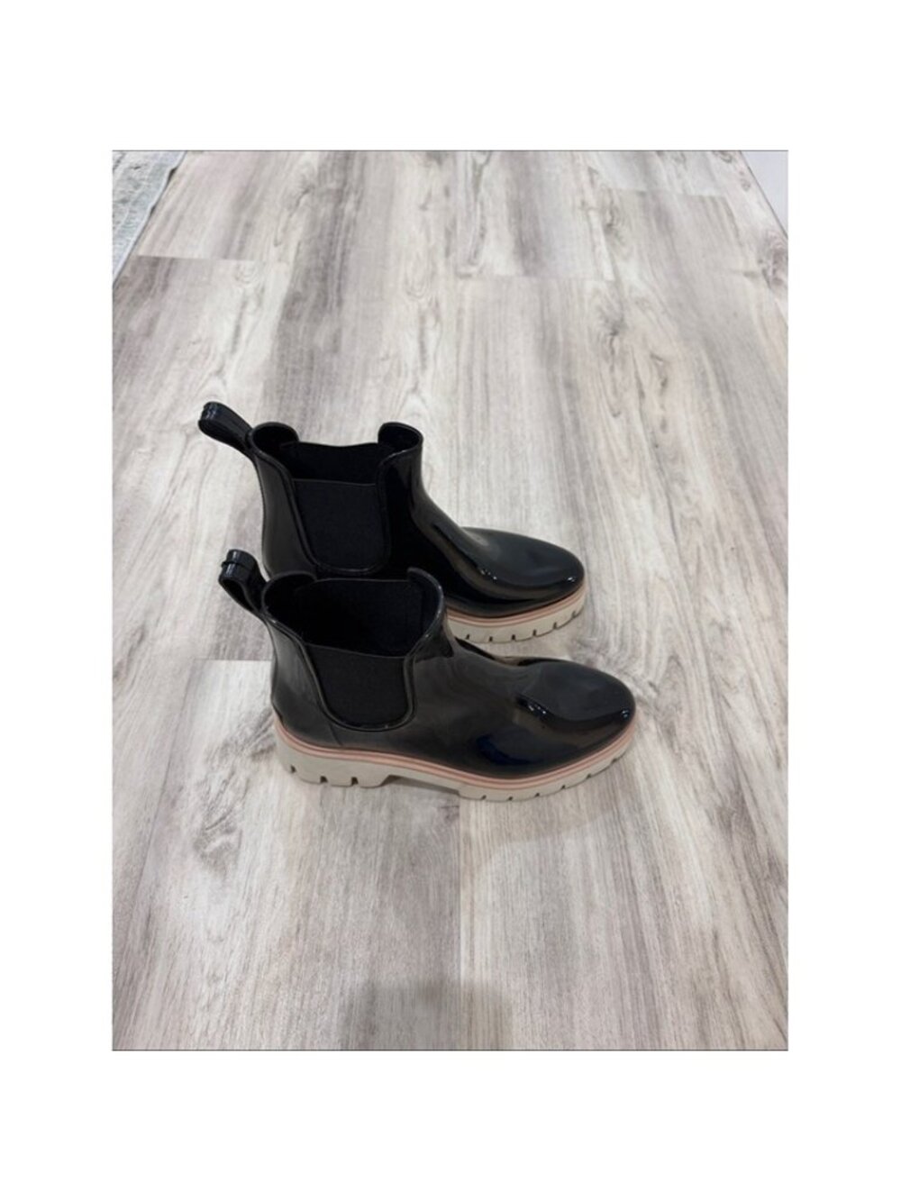 Dolce Vita women’s thunder Black Patent Chelsea Lug-Sole Ankle Boots size 9 - Picture 2 of 6
